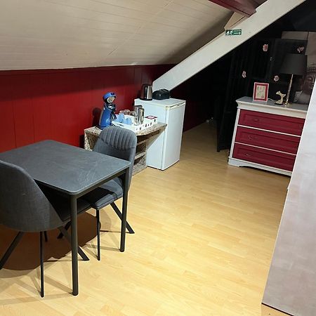 Lauralys Hotell Mons Eksteriør bilde