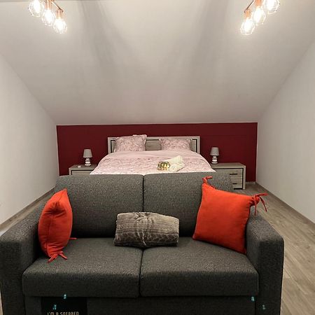 Lauralys Hotell Mons Eksteriør bilde